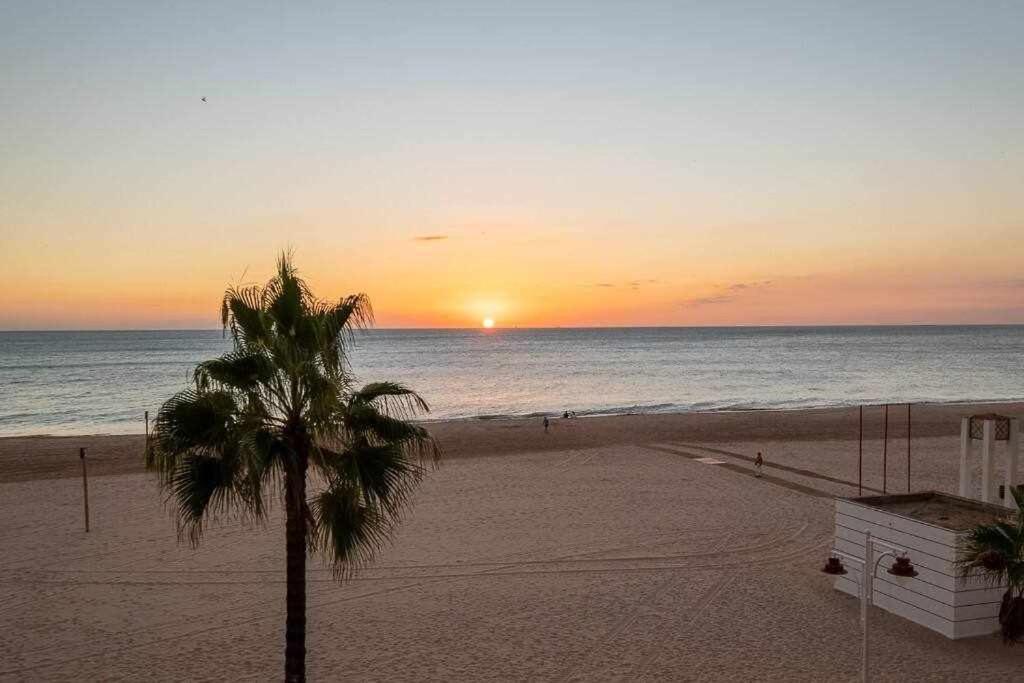 Preciado Apartamento Con Vistas Frontales Al Mar Кадис Экстерьер фото